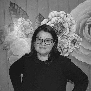 Portrait of Laura Reichel, a professional stylist at PR at Partners, showcasing their expertise and style.
