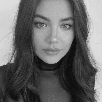 Portrait of Leah, a professional stylist at PR At Partners, showcasing their expertise and style.