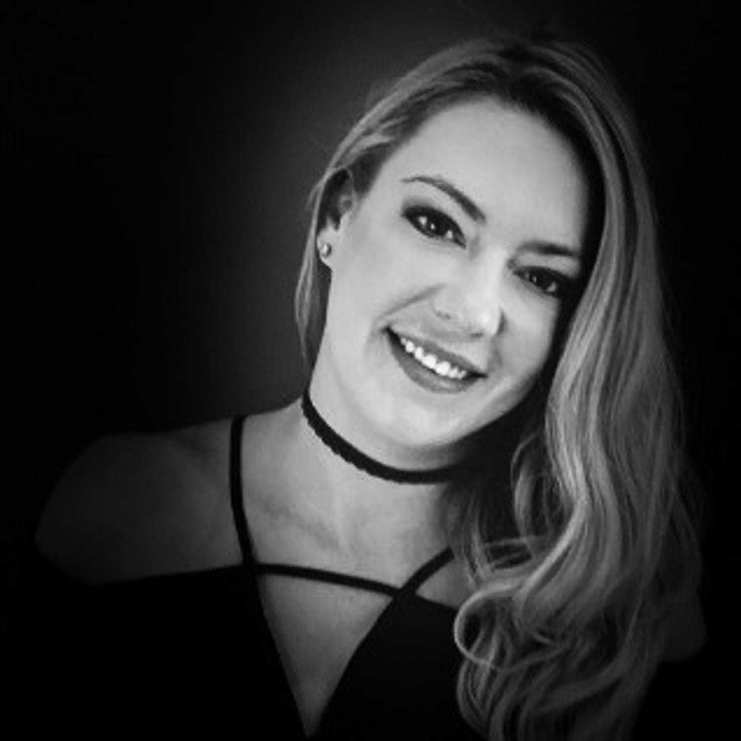 Portrait of Devin, a professional stylist at PR At Partners, showcasing their expertise and style.