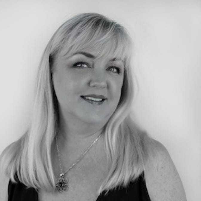 Portrait of Jennifer Kesler, a professional stylist at PR at Partners, showcasing their expertise and style.
