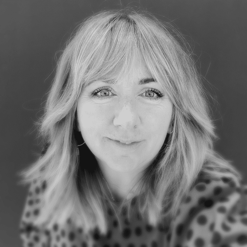 Portrait of Eileen Hansen, a professional stylist at PR at Partners, showcasing their expertise and style.