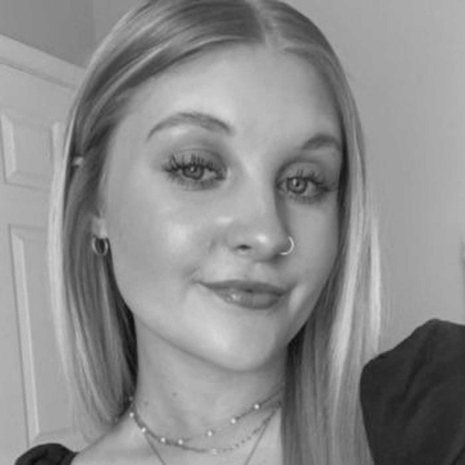 Portrait of Makayla, a professional stylist at PR At Partners, showcasing their expertise and style.