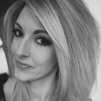 Portrait of Ashley Lederer, a professional stylist at PR At Partners, showcasing their expertise and style.