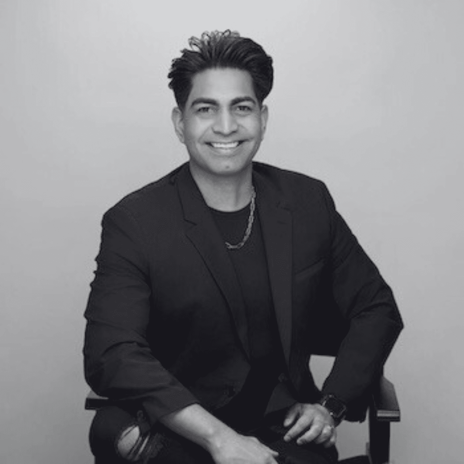 Portrait of Luis, a professional stylist at PR At Partners, showcasing their expertise and style.