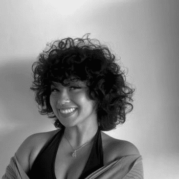 Portrait of Vanessa, a professional stylist at PR at Partners, showcasing their expertise and style.