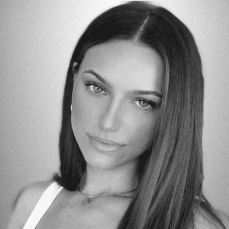 Portrait of Allison Cornwell, a professional stylist at PR at Partners, showcasing their expertise and style.