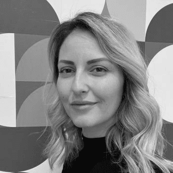 Portrait of Gigi, a professional stylist at PR at Partners, showcasing their expertise and style.