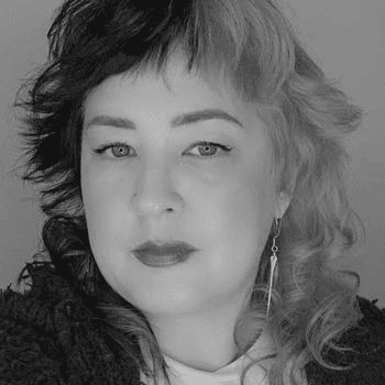 Portrait of Anna Pelot, a professional stylist at PR At Partners, showcasing their expertise and style.