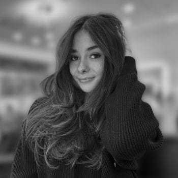 Portrait of Sydnie, a professional stylist at PR At Partners, showcasing their expertise and style.