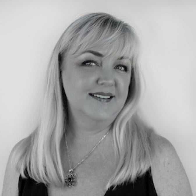 Portrait of Jennifer Kesler, a professional stylist at PR at Partners, showcasing their expertise and style.