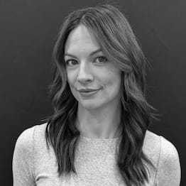 Portrait of Rachelle Smiley, a professional stylist at PR at Partners, showcasing their expertise and style.