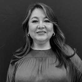 Portrait of Giovanna Ramos, a professional stylist at PR At Partners, showcasing their expertise and style.