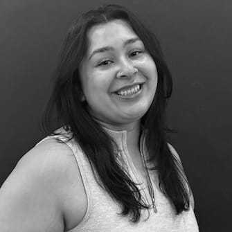 Portrait of Elisabeth Reyes, a professional stylist at PR at Partners, showcasing their expertise and style.